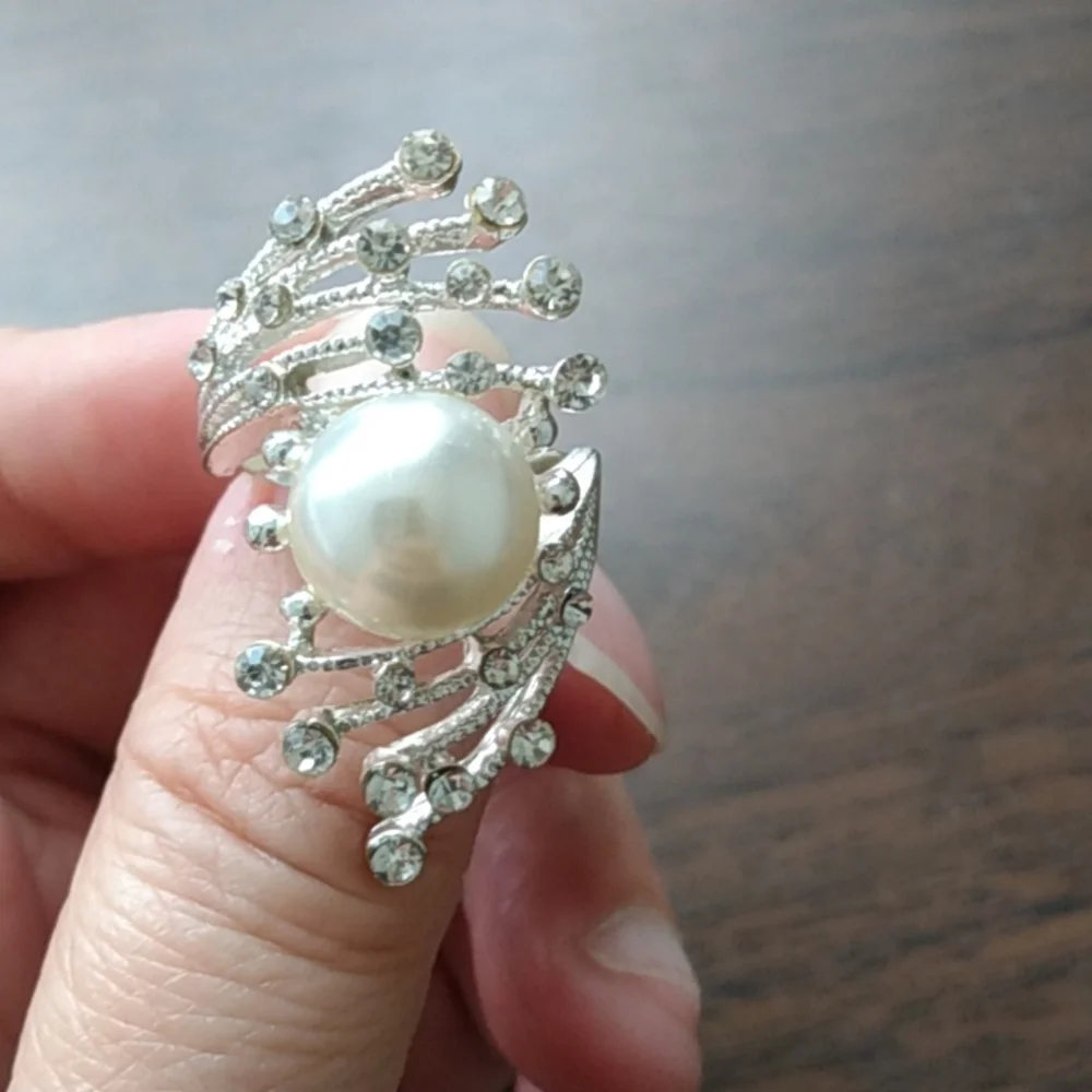 Stunning Ring with Pearls and Bling